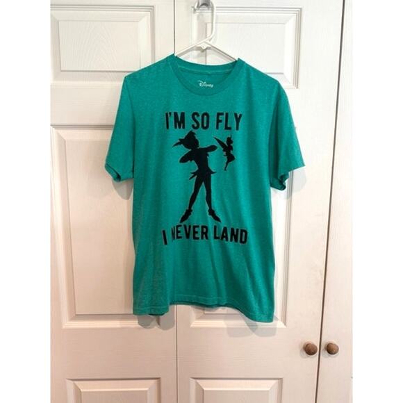 Disney Peter Pan "I'm So Fly I Never Land" Humor Men's T-Shirt Green - Picture 1 of 4
